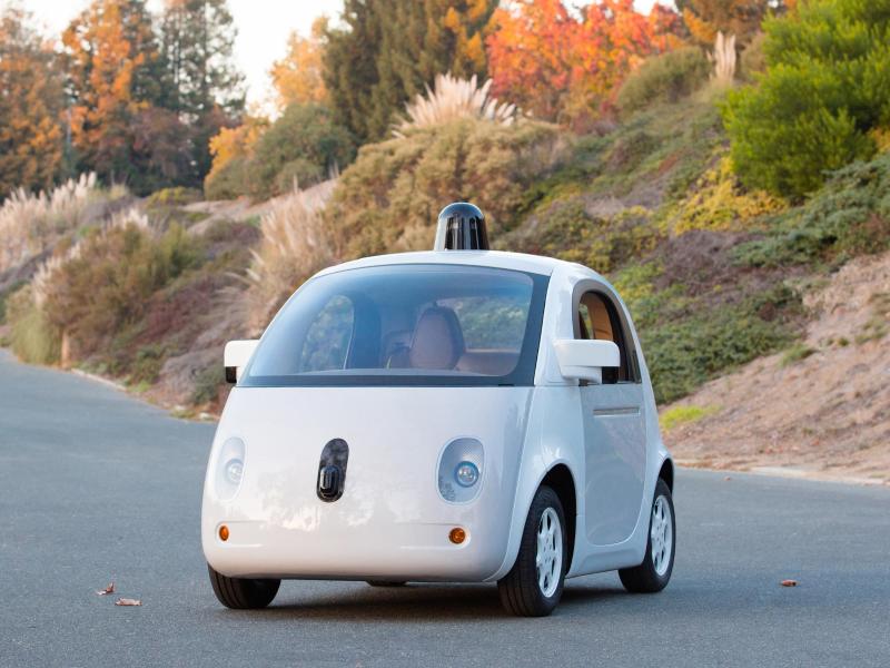 Googles eigene selbstfahrende Autos sind auf der Straße