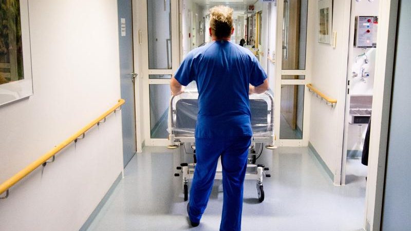 Gesundheitsminister Spahn will mehr Pflegestellen als bisher geplant