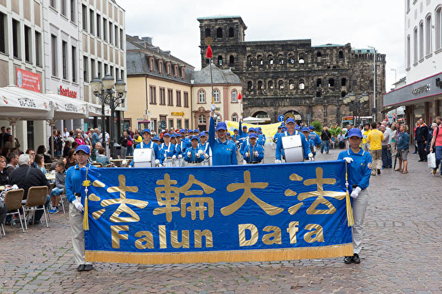 Falun Gong wird auch Falun Dafa genannt.