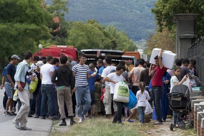 Pensionierter Leiter eines Flüchtlingslagers bringt Enthüllungsbuch heraus – “Die Öffentlichkeit wird belogen”