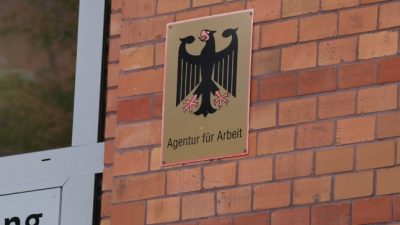 99.000 weniger Arbeitslose als vor einem Jahr