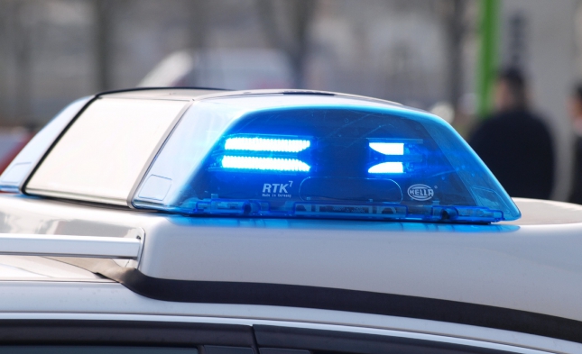NRW: Lkw kracht in Streifenwagen – zwei Polizeibeamte tot