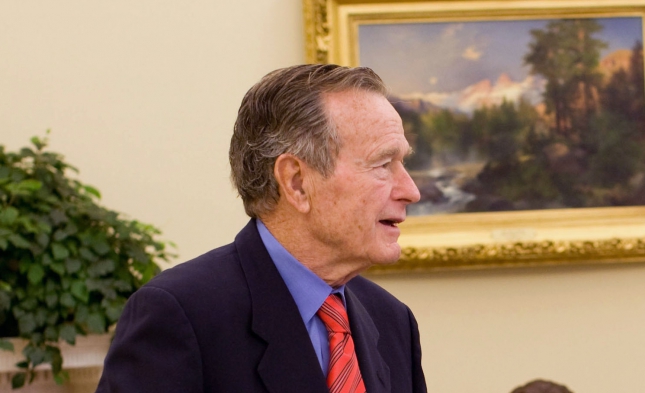 Ex-US-Präsident Bush bricht sich Knochen