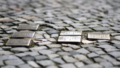 Münchener Stadtrat stimmt gegen „Stolpersteine“