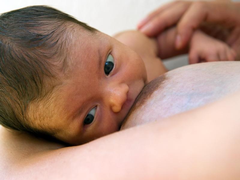 Stillen: Babys gebildeter Mütter mit Startvorteil laut Studie   