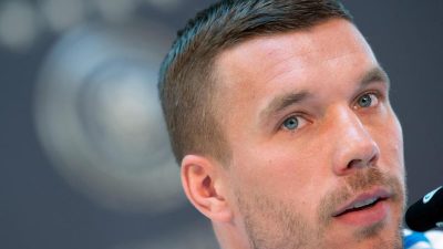 Podolski unterschreibt Vertrag bei Galatasaray