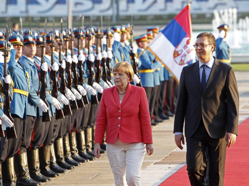 Merkel setzt Balkan-Reise in Belgrad und Sarajevo fort