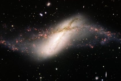 Astronomen beobachten erwachendes Schwarzes Loch