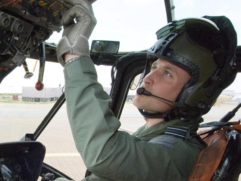 Prinz William fliegt im Schichtdienst