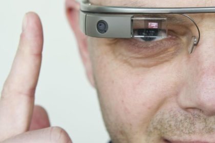 Blog: Google schwenkt bei Datenbrille Glass auf Firmen um