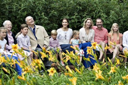 «Smiiiiiiil!»: Dänische Königsfamilie stellt sich zum Sommerfoto auf