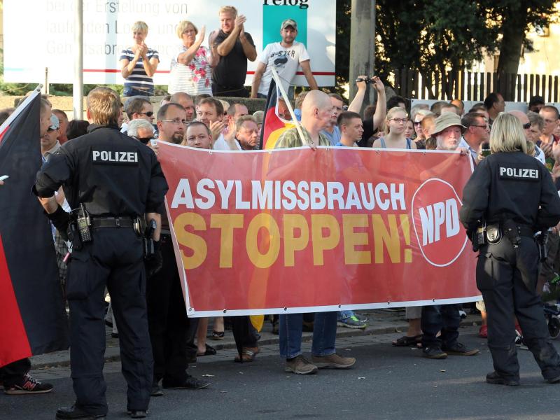 Lage an Dresdner Flüchtlings-Zeltstadt nach Krawallen ruhig