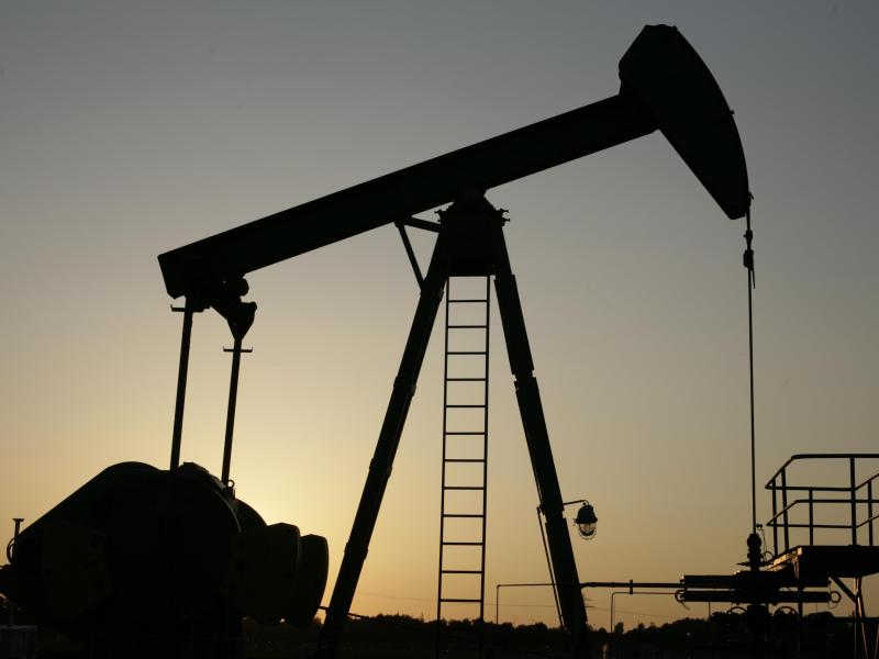 Ölpreisverfall und Unsicherheit an den Finanzmärkten lässt Gewinne von Ölkonzernen sinken