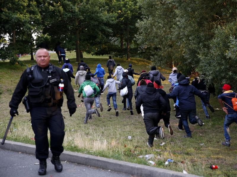 Calais macht hilflos: Camerons Angstthema Migration