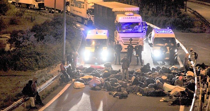 Flüchtlingskrise am Eurotunnel: Deutsche Spediteure nennen „Zustände unhaltbar“