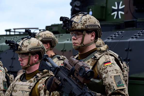 EU rüstet auf, SPD legt Konzept für Europa-Armee vor – CDU kritisiert: EU ist kein Staat