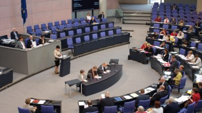 Bundestag hat Anspruch auf deutsche Übersetzungen