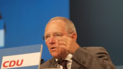 Varoufakis bezeichnet Schäuble als „Marionettenspieler“