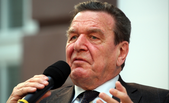 Altkanzler Schröder fordert Agenda 2020 für mehr Einwanderung
