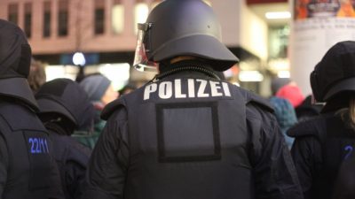 NRW-Innenminister für neue Polizeikonzepte gegen arabische Großfamilien