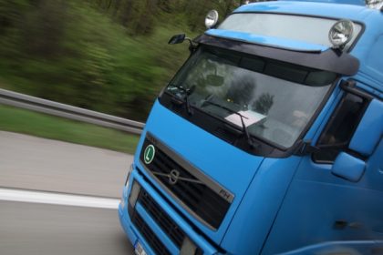 Firmen hinken beim Mautgeräteeinbau für Lkw ab 7,5 Tonnen hinterher