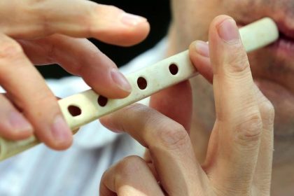 Musikarchäologen suchen in der Steinzeit: Musik vom Geierflügelknochen