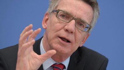 De Maizière: EU-Staaten 2015 zur Flüchtlingsaufnahme zu zwingen war richtig