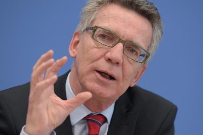 De Maizière: EU-Staaten 2015 zur Flüchtlingsaufnahme zu zwingen war richtig