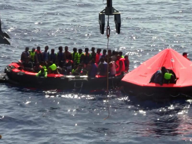 Flüchtlingsboot kentert vor Libyen: Hunderte Tote befürchtet