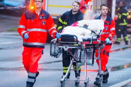 NRW: Feuerwehr muss Sanitäter in Problemvierteln beschützen – “zu wenig Polizei”
