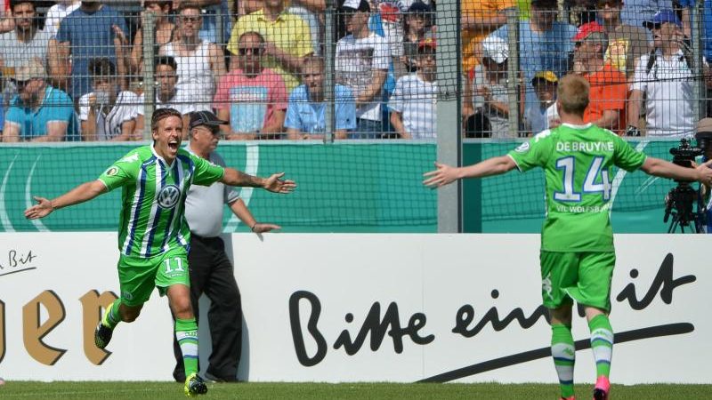 Wolfsburg ohne Mühe – Schalke siegt 5:0 in Duisburg   