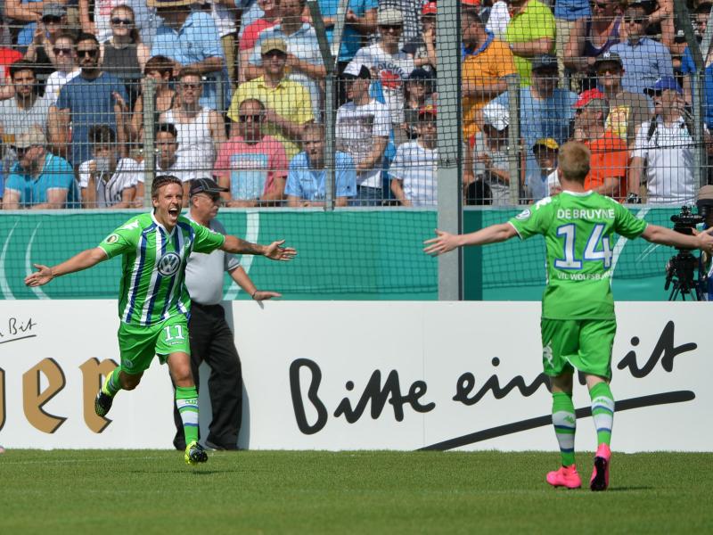 Wolfsburg ohne Mühe – Schalke siegt 5:0 in Duisburg   