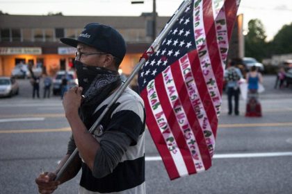 Behörden verhängen Notstand in Ferguson