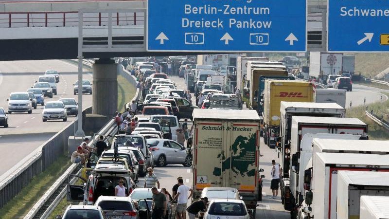 Schäuble: Autobahnen werden nicht verkauft, Beteiligung privater Geldgeber möglich