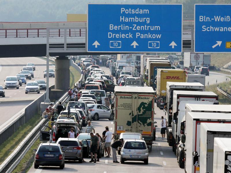 Schäuble: Autobahnen werden nicht verkauft, Beteiligung privater Geldgeber möglich