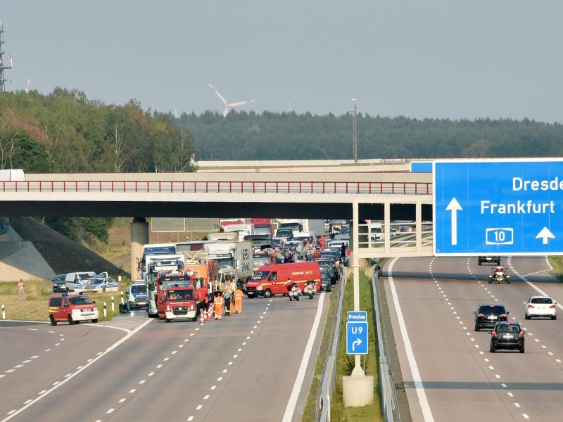 Sechs Menschen sterben bei Unfall auf A10 bei Berlin
