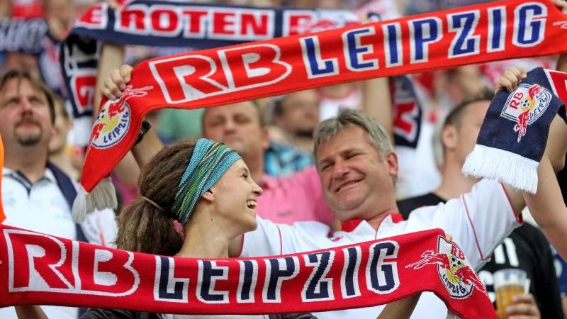 Kiez-Club St. Pauli fordert Leipziger Millionarios     