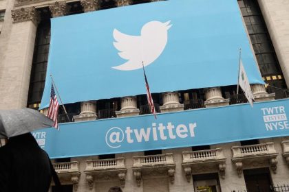 Twitter-Aktie fällt und fällt