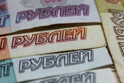 Russischer Rubel rutscht auf Tiefstand seit Dezember