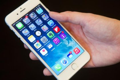 Brennstoffzelle für Smartphones soll eine Woche halten