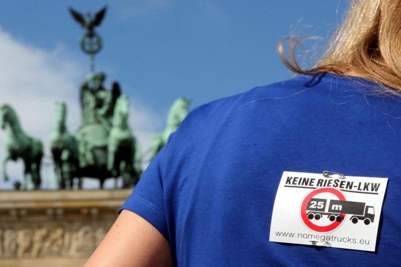 Protest gegen Lang-Lkw vor Brandenburger Tor