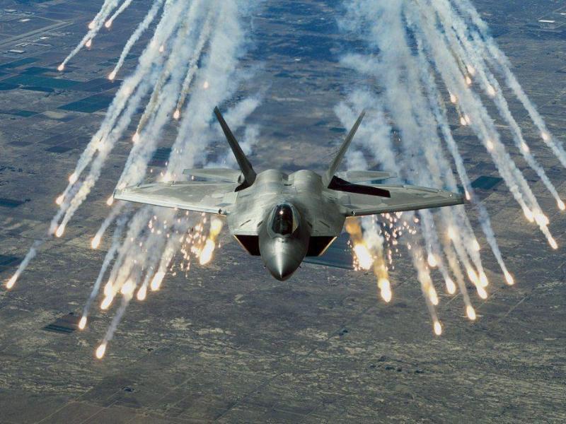 Abschreckung gegen Russland: USA schicken F-22-Kampfflugzeuge nach Europa