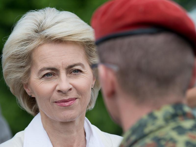 Planspiele: Soll sich die Bundeswehr am Syrien-Krieg beteiligen? Kramp-Karrenbauer (CDU) hält das für eine Option