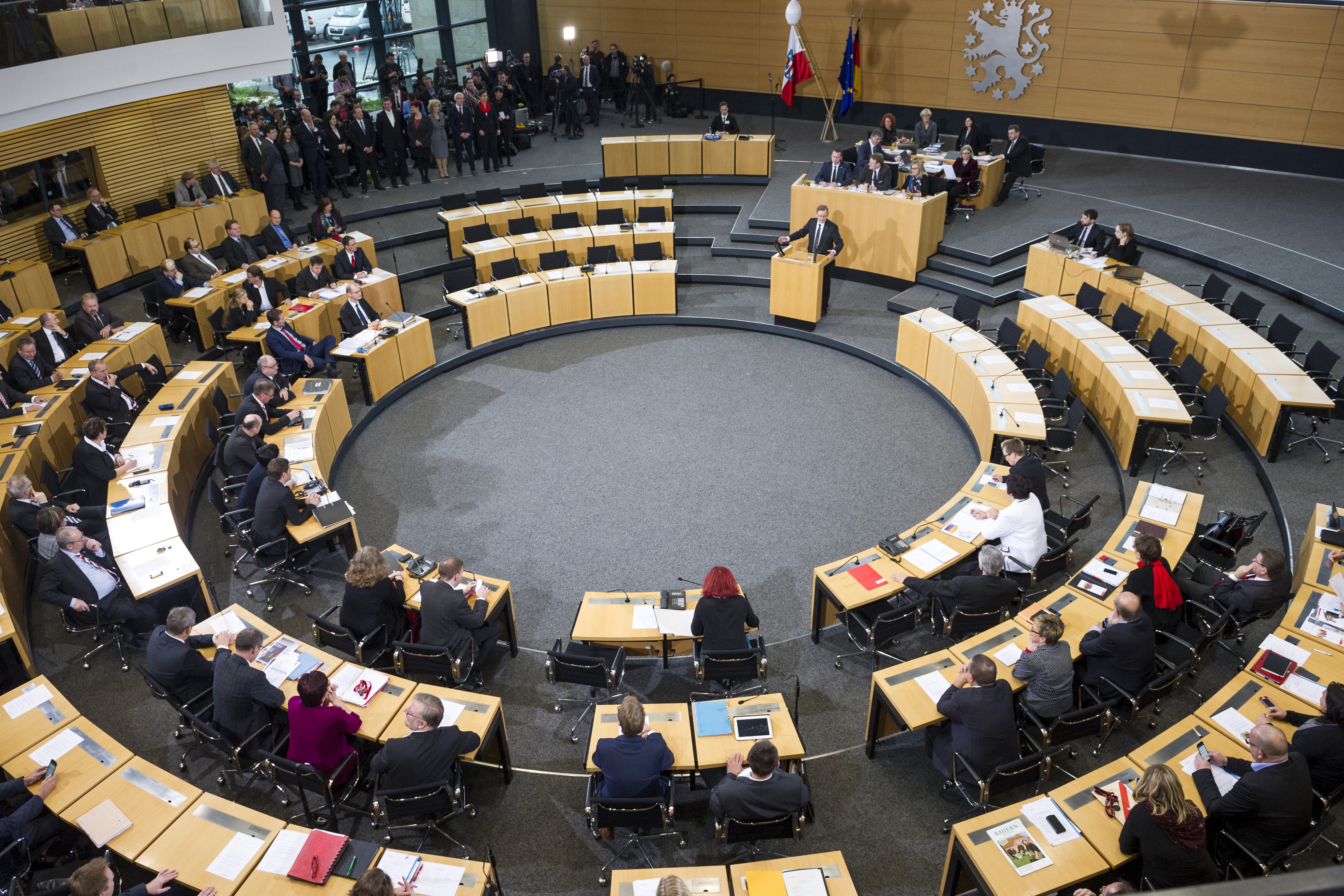 Thüringen: Koalitionsvertrag von Rot-Rot-Grün unterzeichnet