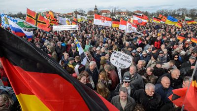 Ängste der Deutschen: Große Sorgen wegen Massenzuwanderung und EU-Schuldenkrise