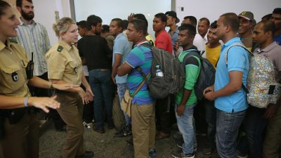 Erstmals mehr als 100 000 Flüchtlinge in einem Monat