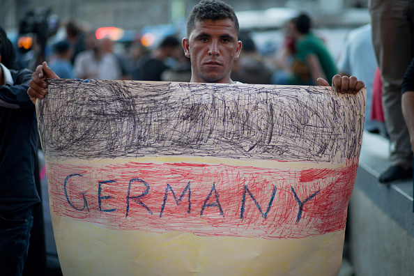 Merkel will abgelehnte tunesische Asylbewerber mit finanziellen Mitteln zu freiwilliger Rückkehr bewegen