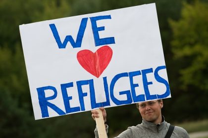 Meinungsmanipulation: Warum die Flüchtlingskrise Deutschland in “Gut und Böse” spaltet