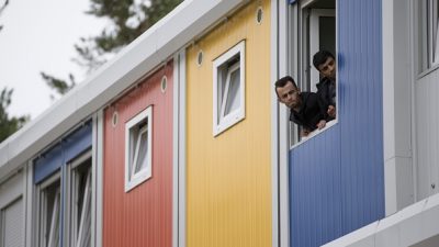 Berliner Senat will neue Migranten-Containerdörfer errichten – Bezirke kündigen Widerstand an