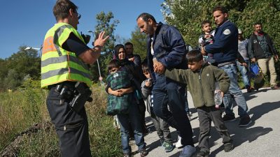 Unbegrenzte Grenzöffnung „historischer Fehler”: CSU-Politiker beharrt auf Obergrenze von 200.000 Flüchtlingen